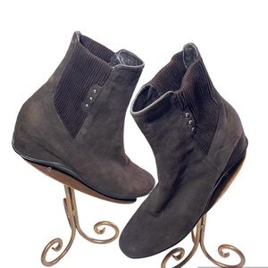 COPY - Aquatalia Brown Suede Ankle Chelsea Boot Weatherproof Size 9